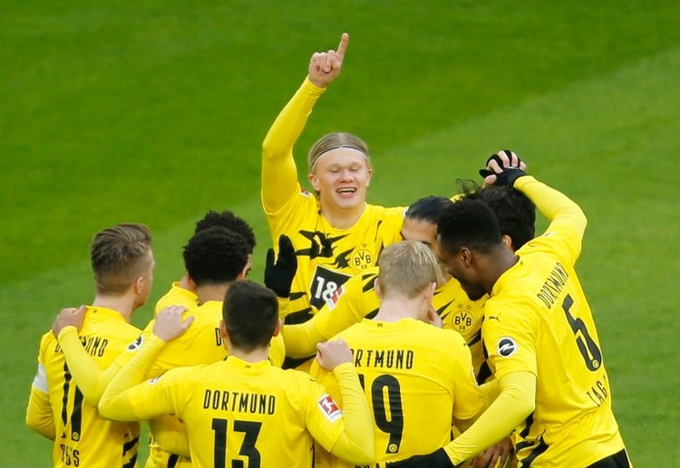 Borussia Dortmund stara się awansować do pierwszej czwórki Bundesligi w ostatnich czterech rundach